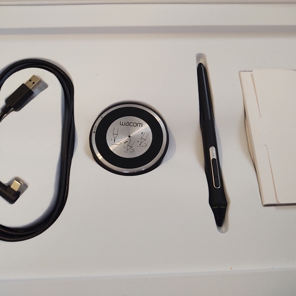 Wacom Intuos Pro Medium - Picture 1 of 5